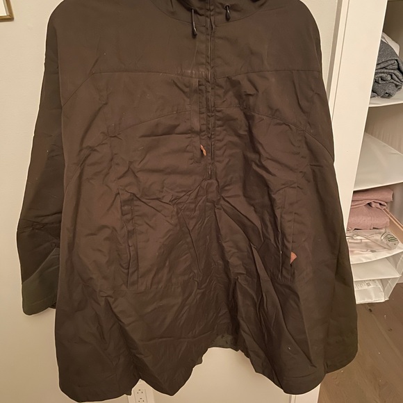Fjallraven Luhkka Hooded Winter Cape - Picture 7 of 10